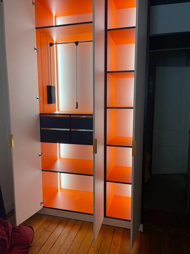 Placard sur-mesure avec éclairage LED intérieur - BATINOVA