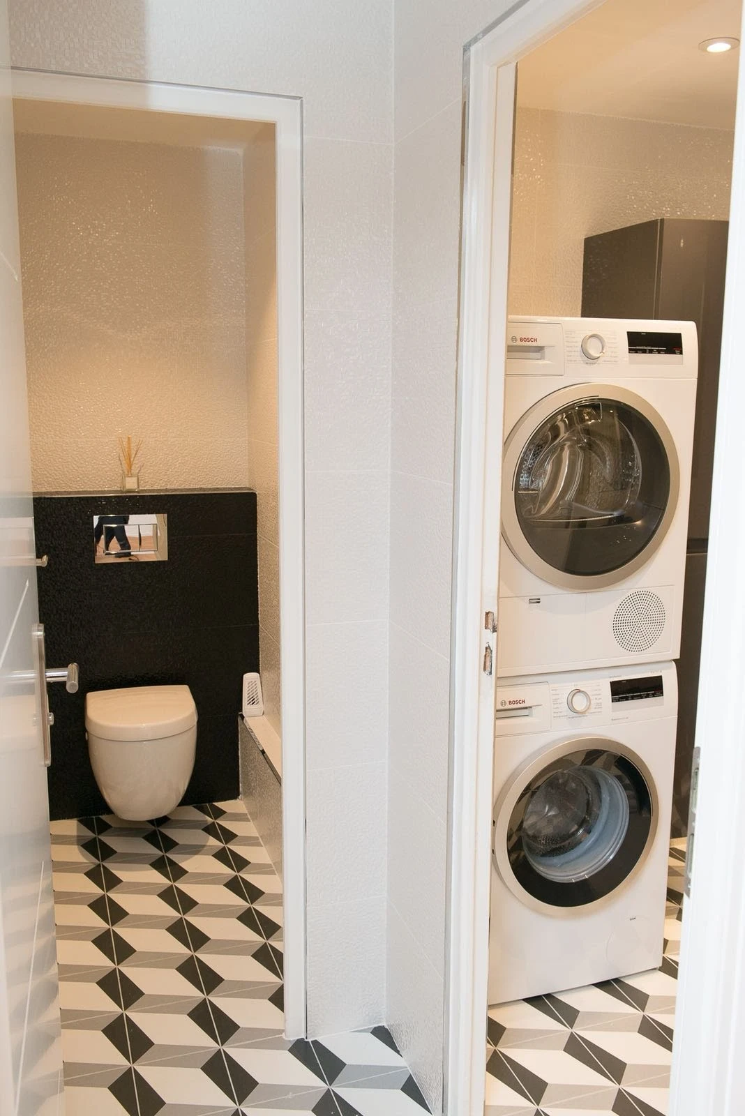WC carrelage géométrique noir et blanc - BATINOVA