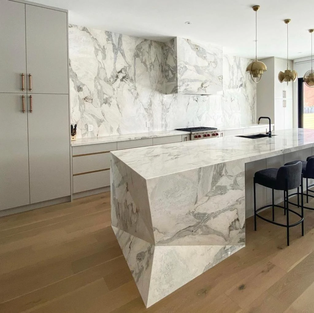 Cuisine luxe marbre sur-mesure - BATINOVA