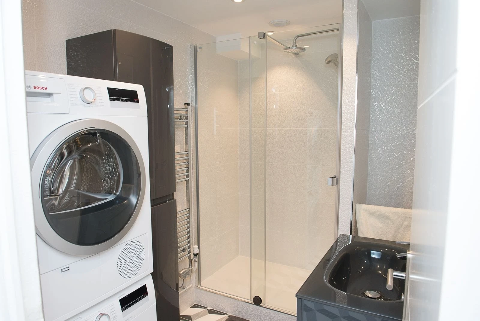 Salle de bain moderne clé en main - BATINOVA