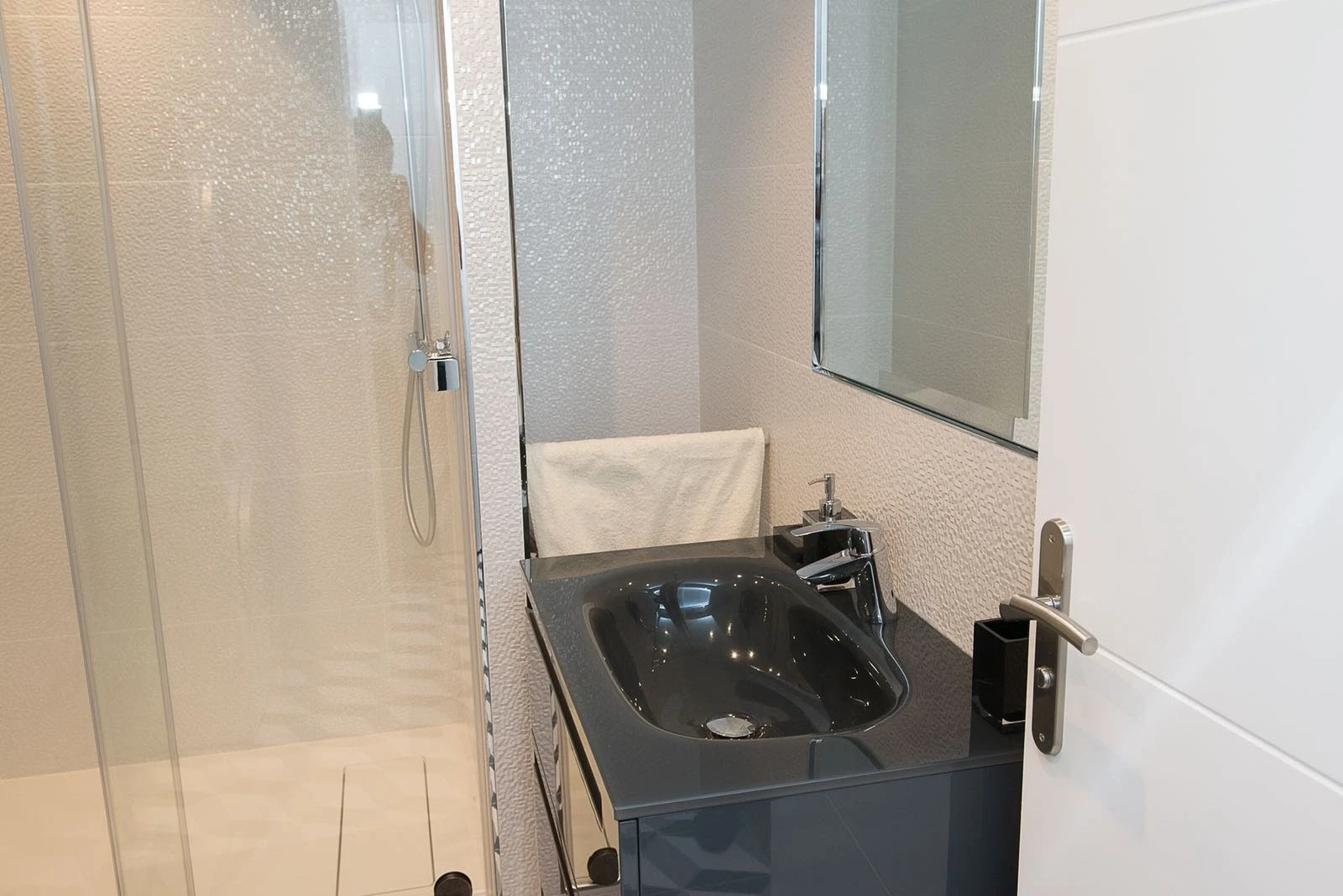 Salle de bain mosaïque blanche et vasque design - BATINOVA