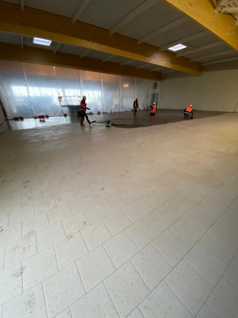 Chantier commercial carrelage chevrons - BATINOVA